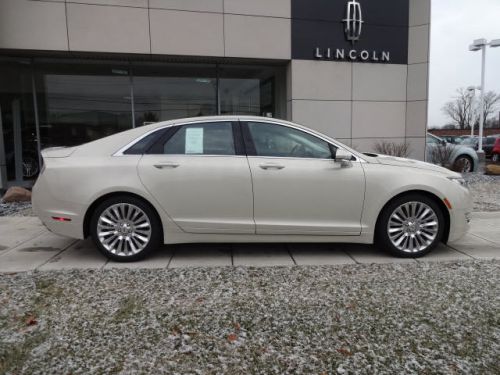 2014 lincoln mkz base