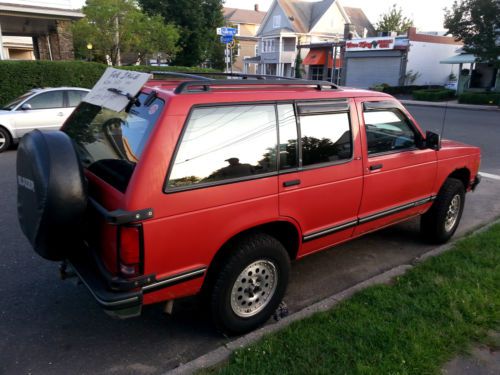 1993 chevy s10 blazer tahoe package 4wd  hi-lo automatic transmission 4-door