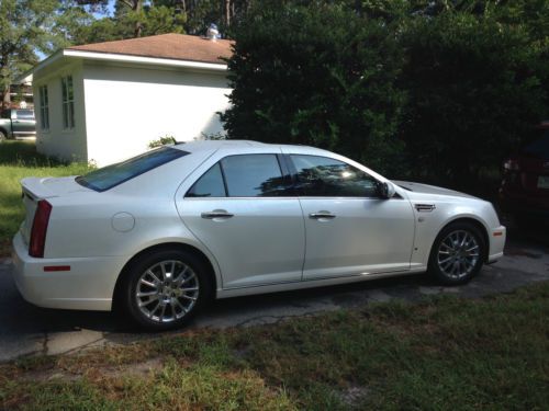 Cadillac sts  2008 white diamond loaded
