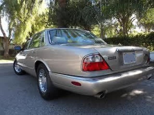 Jaguar xj8 vanden plas