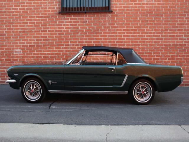 Ford mustang convertible