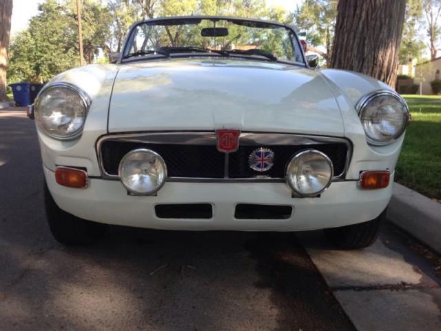 Mg mgb 2 door convertible