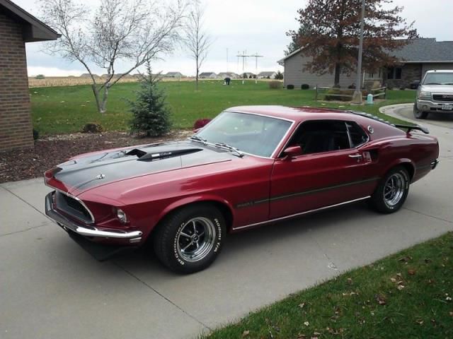 Ford mustang mach 1