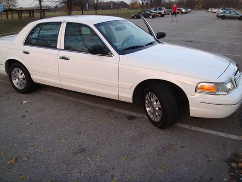 2003 ford crown victoria lx sedan 4-door 4.6l pristine condition 73k miles