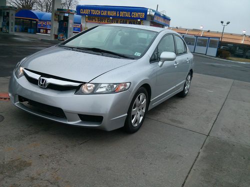 2009 honda civic lx sedan 4-door 1.8l no reserve was in the accident