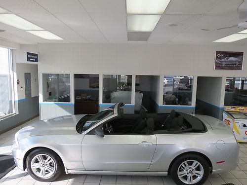 2013 ford mustang base convertible 2-door 3.7l