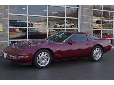 1993 40th anniv. corvette coupe 31,xxx original miles 1 of 30 corvettes in stock