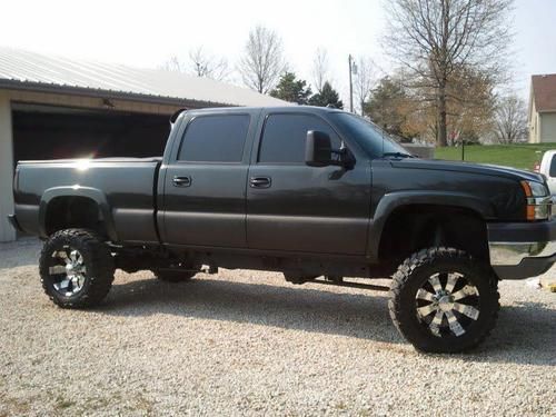 2004.5 chevrolet 2500hd lifted duramax crew cab