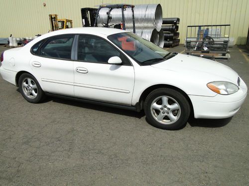 2002 ford taurus sedan 4-door se standard