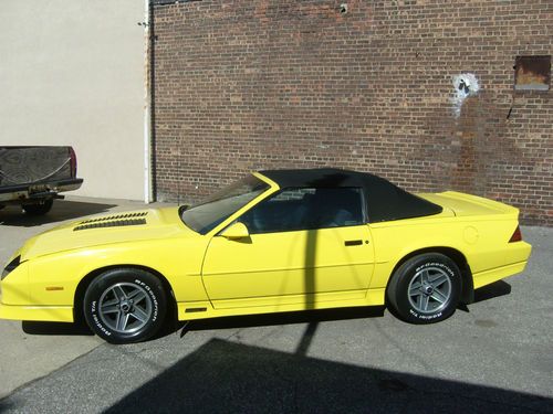 1989 chevrolet camaro iroc-z28 convertible 2-door 5.0l 92k very rare color