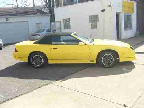 1989 Chevrolet Camaro Iroc-Z28 Convertible 2-Door 5.0L 92K VERY RARE COLOR, image 3