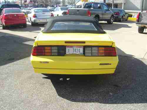 1989 Chevrolet Camaro Iroc-Z28 Convertible 2-Door 5.0L 92K VERY RARE COLOR, image 4