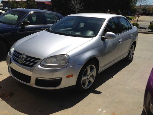 Volkswagen 2010 jetta limited 4dr 2wd sedan