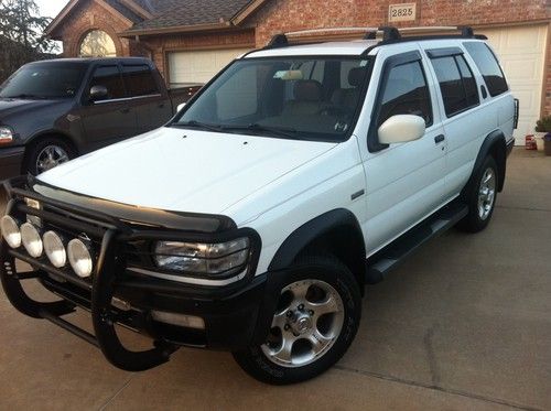 1997 nissan pathfinder xe, 2wd, leather heated seats, 2nd owner, many extras!