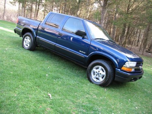 2004 chevrolet s10 ls 4x4 crew cab pickup 4-door 4.3l 85,000 original miles!!