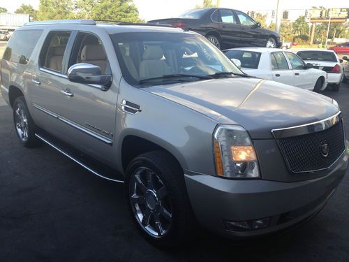 2007 cadillac escalade esv//nav//sunroof//22 inch rims//3rd row//one owner