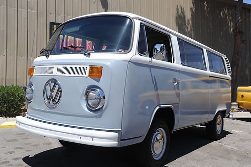 1976 volkswagon vw bus - automatic - fresh paint, interior, stereo, motor, etc