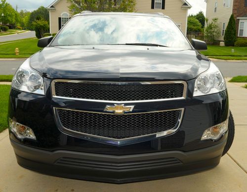 Immaculate 2012 chevrolet traverse ls sport utility 4-door 3.6l with nav