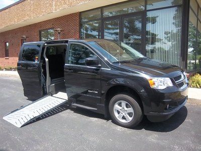 * handicap accessible wheelchair van * amerivan side entry ramp * power kneel *