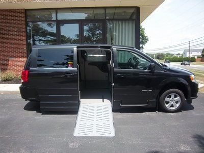 * HANDICAP ACCESSIBLE WHEELCHAIR VAN * AMERIVAN SIDE ENTRY RAMP * POWER KNEEL *, image 2