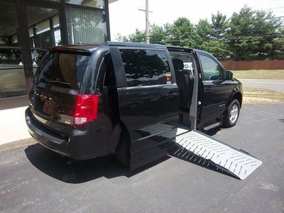 * HANDICAP ACCESSIBLE WHEELCHAIR VAN * AMERIVAN SIDE ENTRY RAMP * POWER KNEEL *, image 3