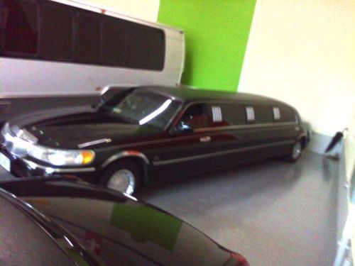 2001 lincoln towncar limousine