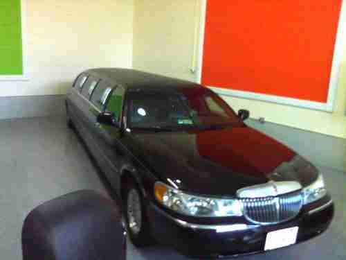 2001 Lincoln Towncar Limousine, image 2