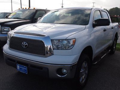 Crew cab 5.7l 4 wheel drive sunroof cd traction control white w/ gray cloth