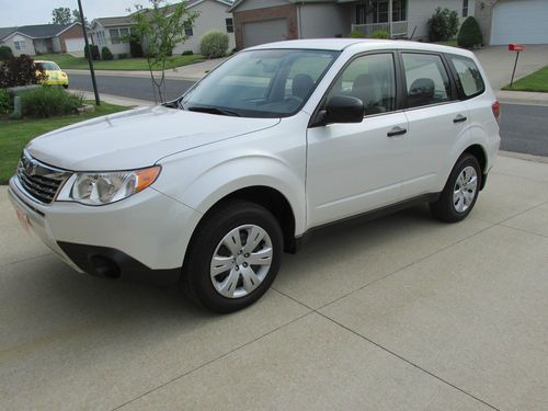 2010 subaru forester x wagon 4-door 2.5l 32k 1-lady senior owner mint!! **read**