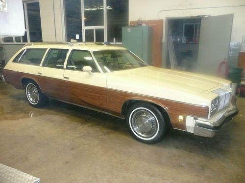 1976 oldsmobile cutlass vista cruiser wagon 4-door 5.7l