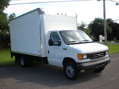2003 ford e-350 box truck with power lift gate ....just 11k miles !!