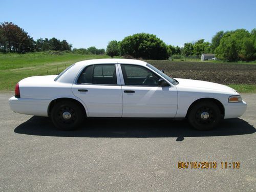 2008 Ford Crown Victoria Police Interceptor Sedan 4-Door 4.6L, image 3