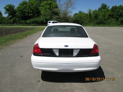 2008 Ford Crown Victoria Police Interceptor Sedan 4-Door 4.6L, image 4