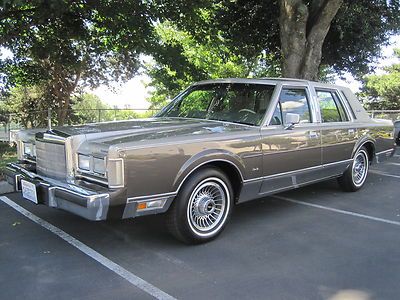 88 town car 5.0l v8. 38k miles! no reserve. pristine condition. 5.0l v8. loaded