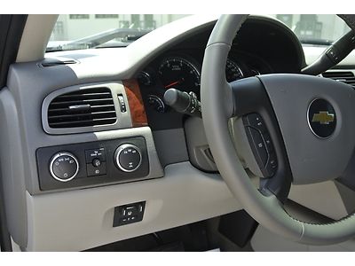 2011 Chevrolet Silverado LTZ 3500HD Dura Max 6.6 Allison Transmission, image 18