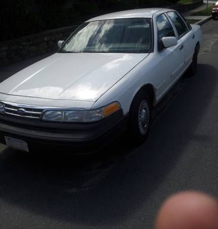 1997 ford crown victoria p71 - 192k *still running strong*