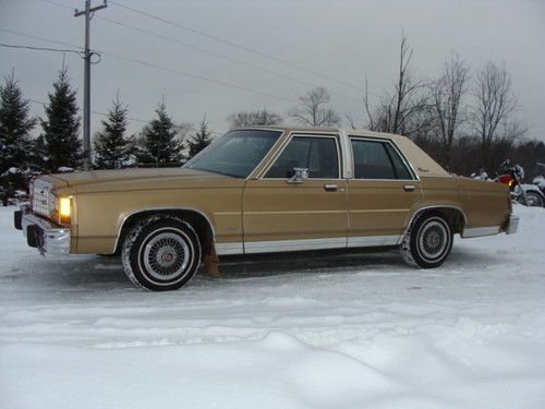 1984 ford crown victoria ltd cream puff  little old lady beauty !