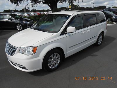 2011 chrysler town&amp;country van