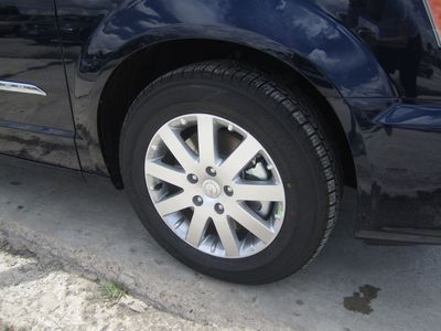 BRAND NEW SLEEK DARK BLUE 2012 CHRYSLER TOWN & COUNTRY TOURING, image 10