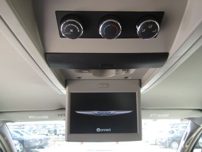 BRAND NEW SLEEK DARK BLUE 2012 CHRYSLER TOWN & COUNTRY TOURING, image 12