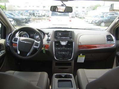 BRAND NEW SLEEK DARK BLUE 2012 CHRYSLER TOWN & COUNTRY TOURING, image 13