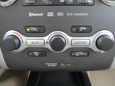 LE AWD SUV CD 2nd Row Bucket Seats 4 Door Air Conditioning Alloy Wheels, US $23,950.00, image 25