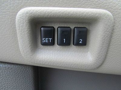 LE AWD SUV CD 2nd Row Bucket Seats 4 Door Air Conditioning Alloy Wheels, US $23,950.00, image 41