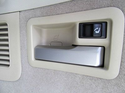 LE AWD SUV CD 2nd Row Bucket Seats 4 Door Air Conditioning Alloy Wheels, US $23,950.00, image 54