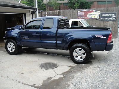 2008 toyota tacoma - rebuildable salvage title  ***no reserve***
