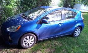 2013 blue streak toyota prius c sedan like new warranty