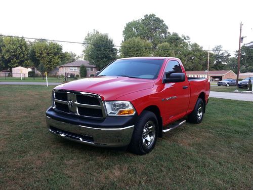 2011 dodge ram 1500 like new regular cab hemi 5.7 v8 very low miles and sporty