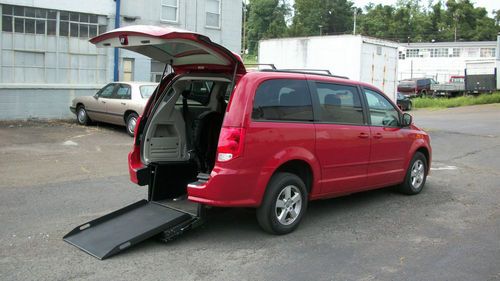 2012 dodge grand caravan wheelchair handicap mobility van loaded! 49000 miles!