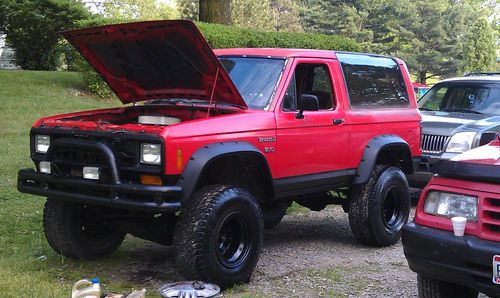 Custom lifted v8 87 ford bronco 2