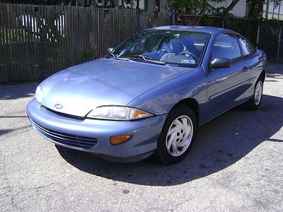 Runs great low miles fuel efficient cassette player sporty coupe int good cond